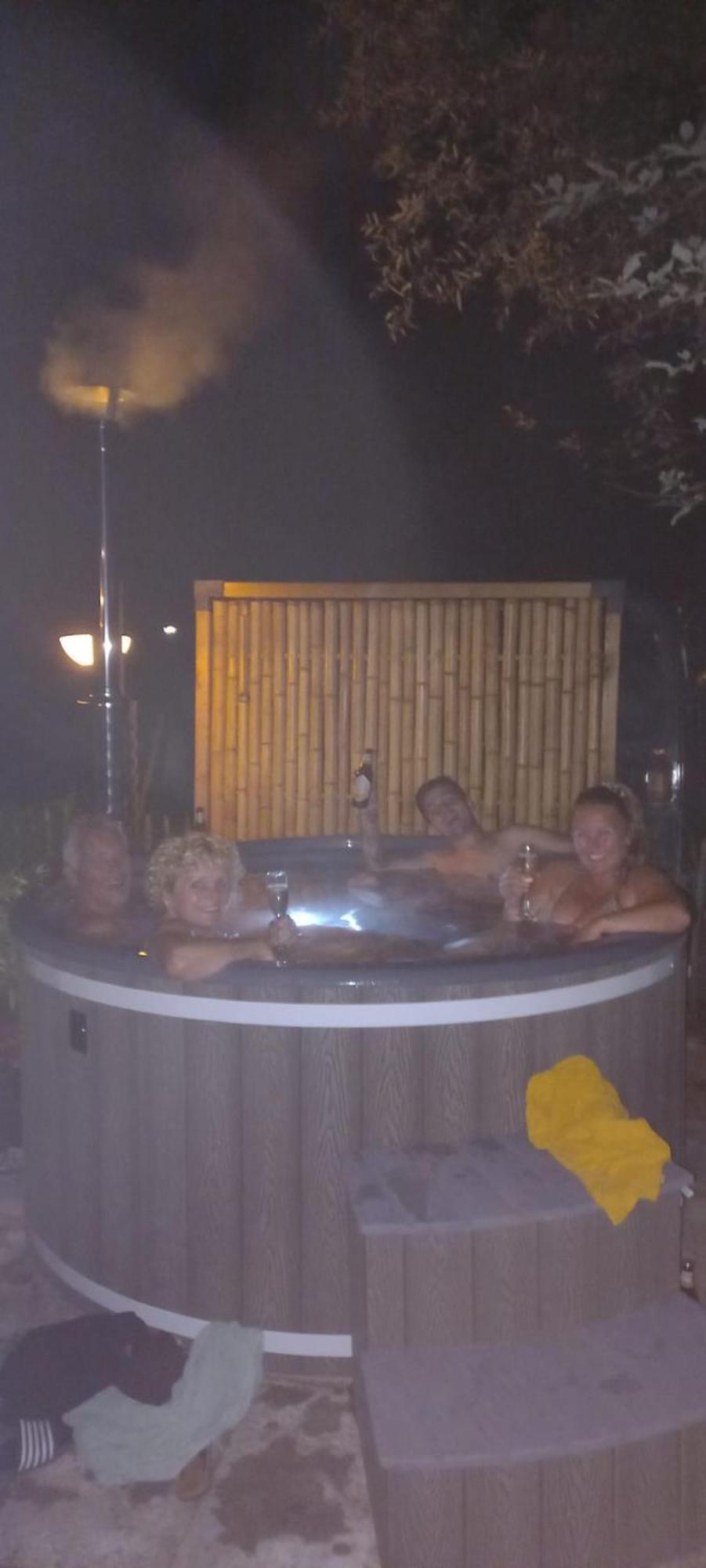 Rumah Senang Wellness Met Hottub En Tuin Евейк Екстер'єр фото