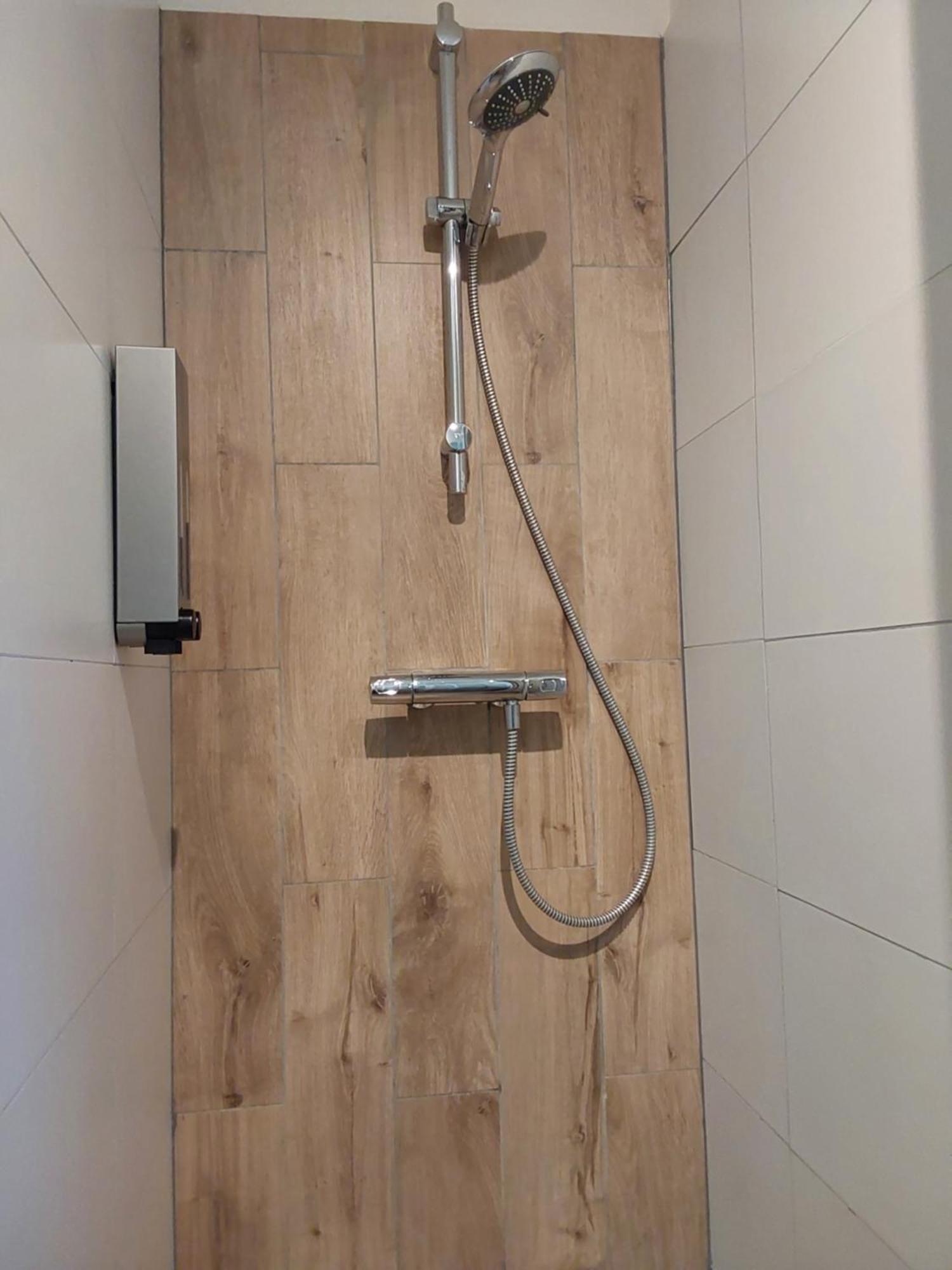 Rumah Senang Wellness Met Hottub En Tuin Евейк Екстер'єр фото